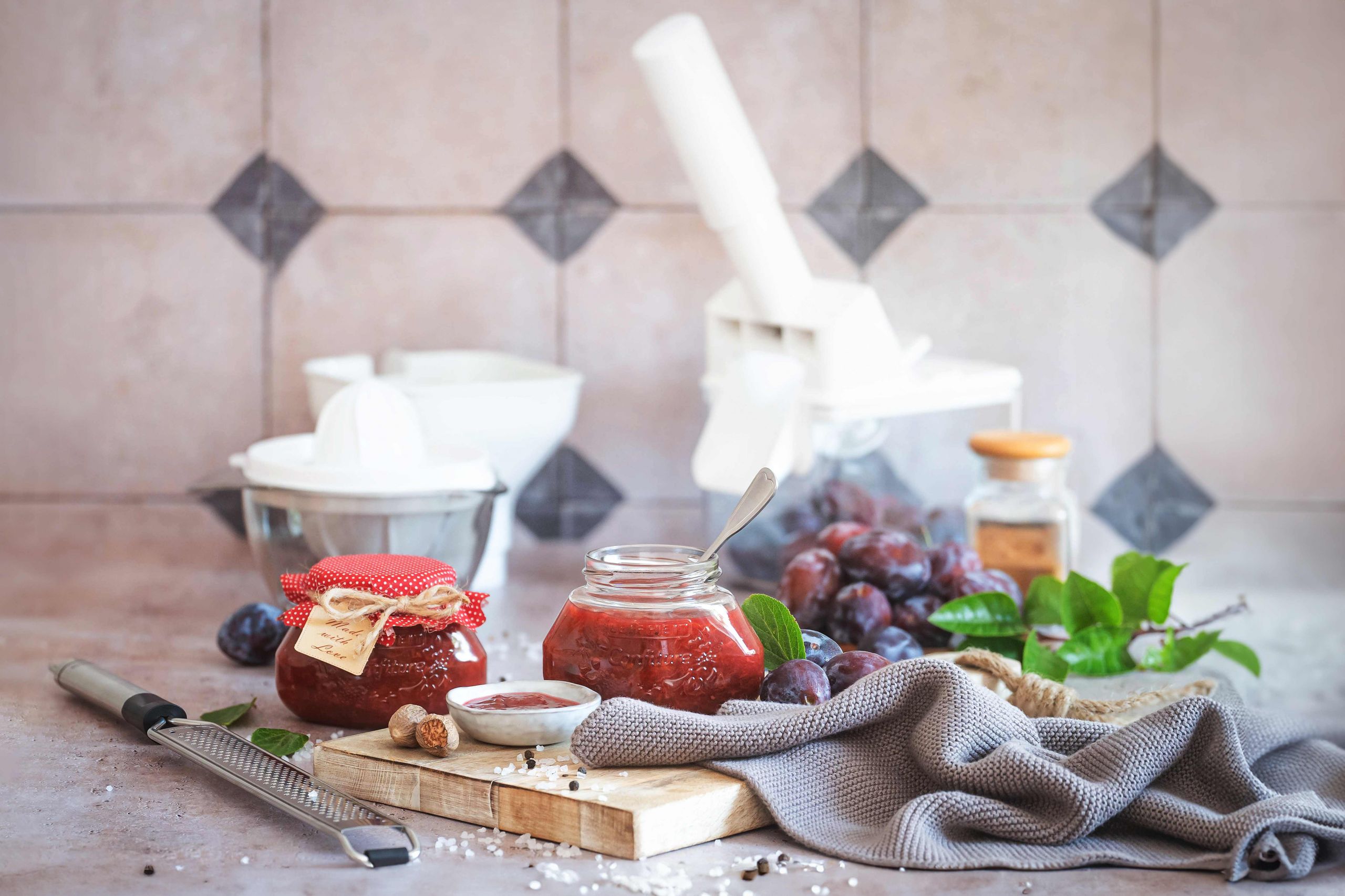 Herbstliche Genüsse aus der Vorratskammer: Einmachen bewahrt die Aromen des Sommers